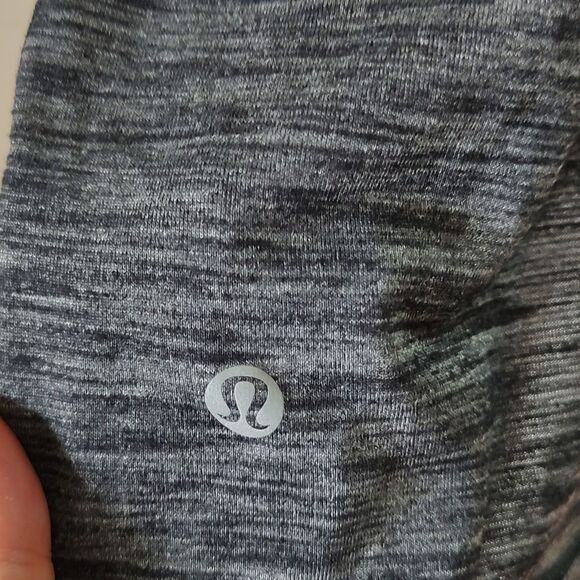 Lululemon Tank Top With built-in bra Size 4 - Picture 10 of 10